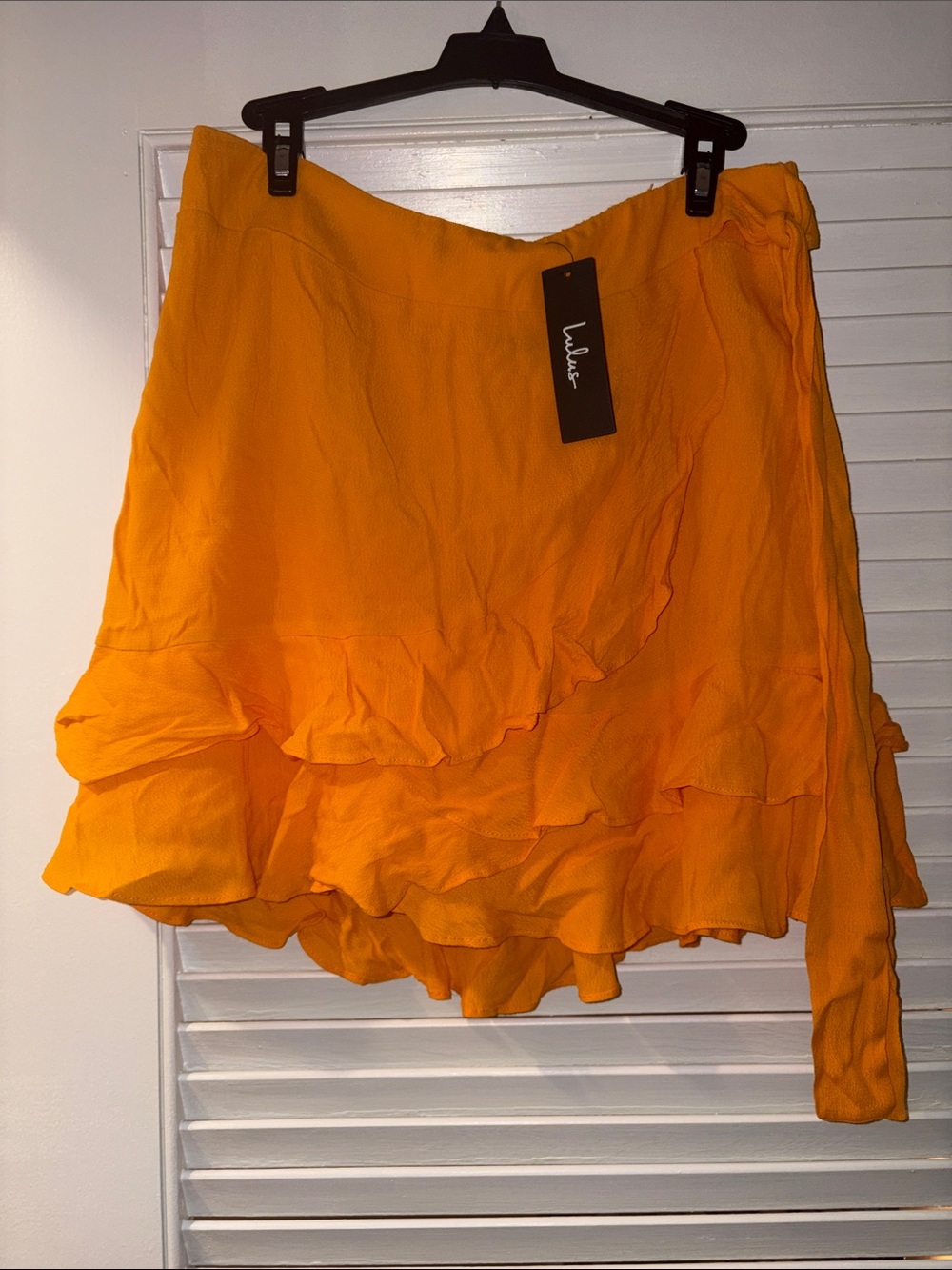 Trendy Brand New Lulu's Vibrant Orange Layered Ruffle Mini Skirt🔥